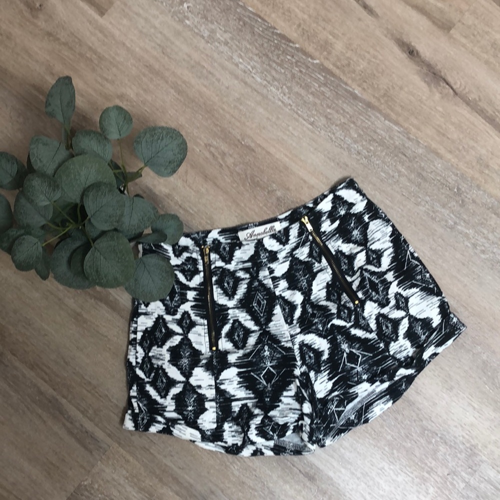 Francesca’s Black & White Boho Zip High Waisted Shorts Size 0